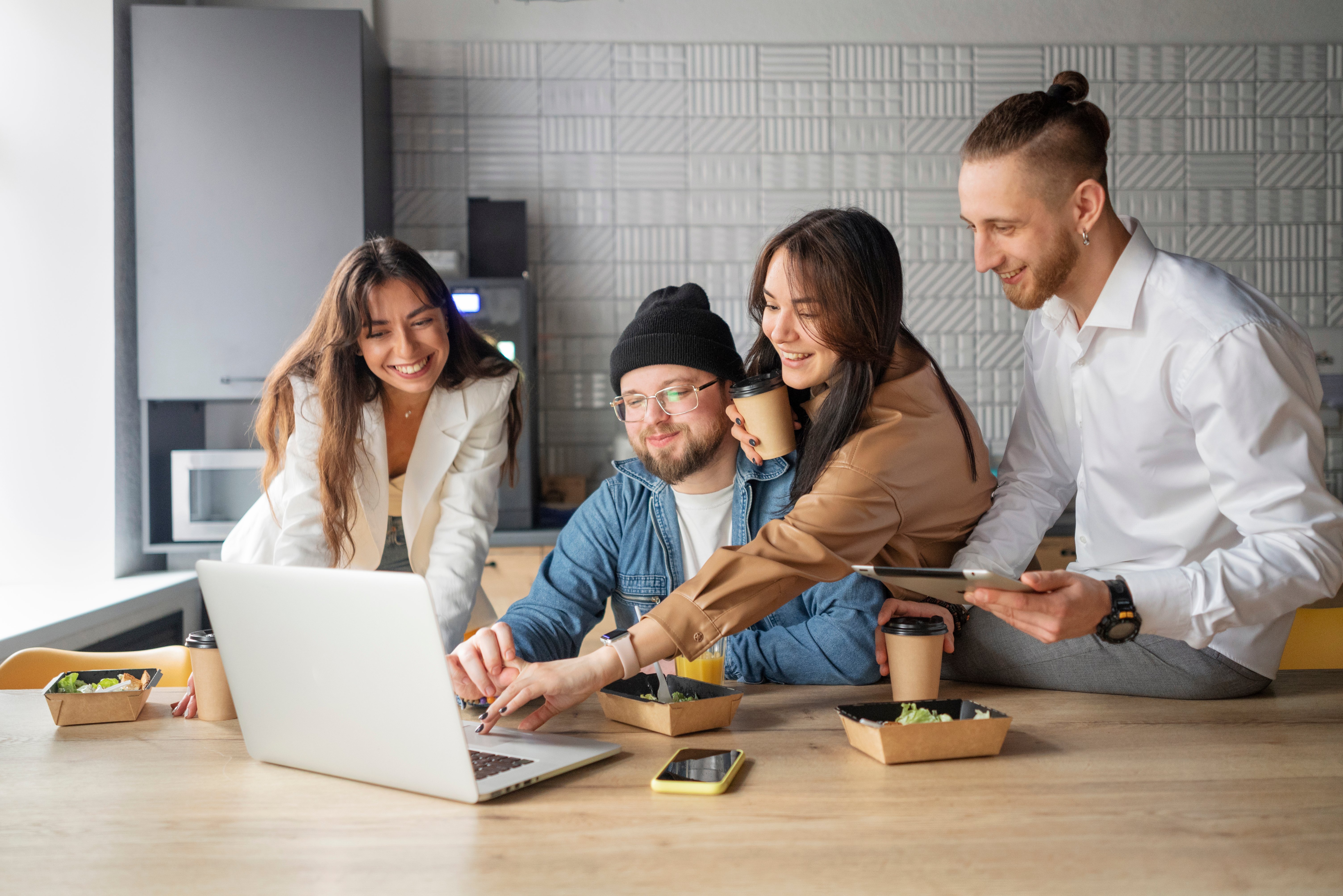 Cuatro tendencias globales que redefinirán la experiencia de los colaboradores en 2025